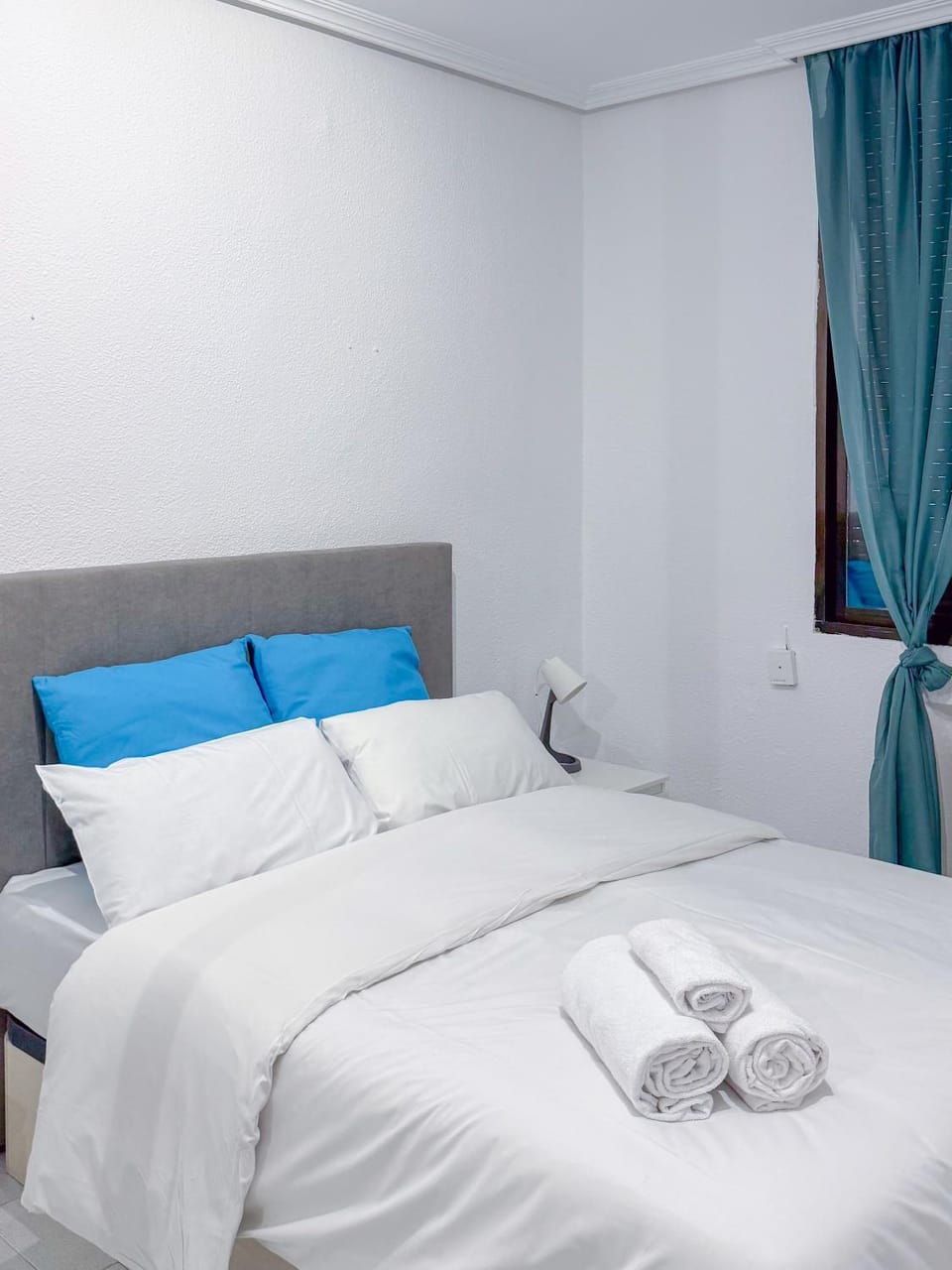 Bed, Photo of the whole room, Bedroom, towels