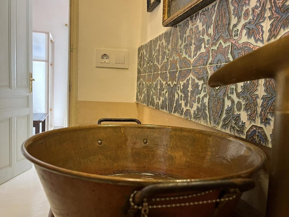 Bathroom, Decorative detail