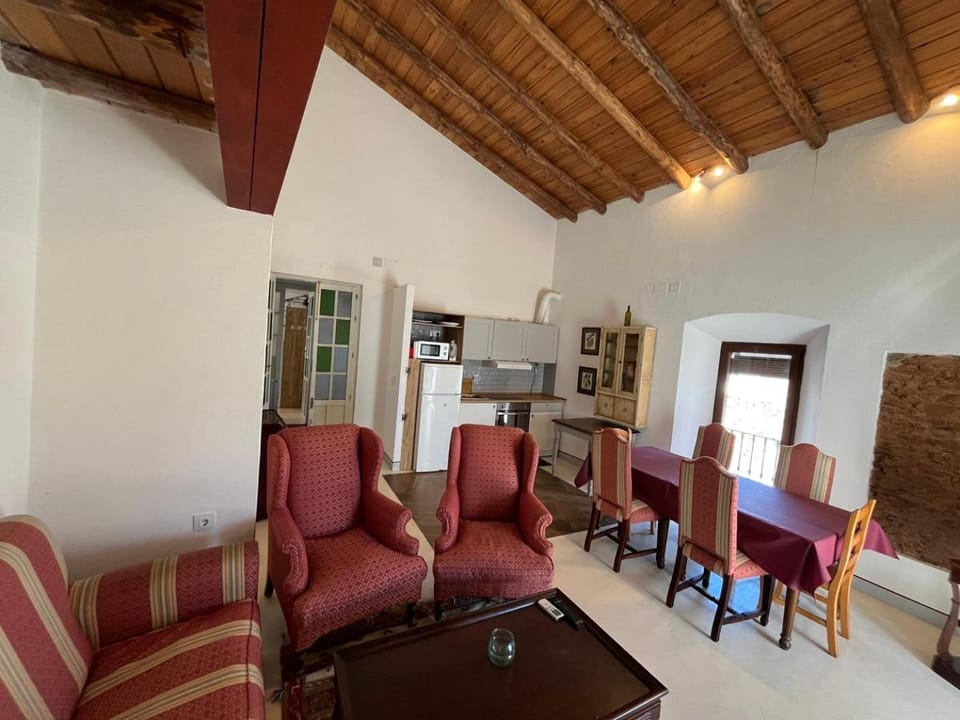 Kitchen or kitchenette, Living room, Seating area, Dining area