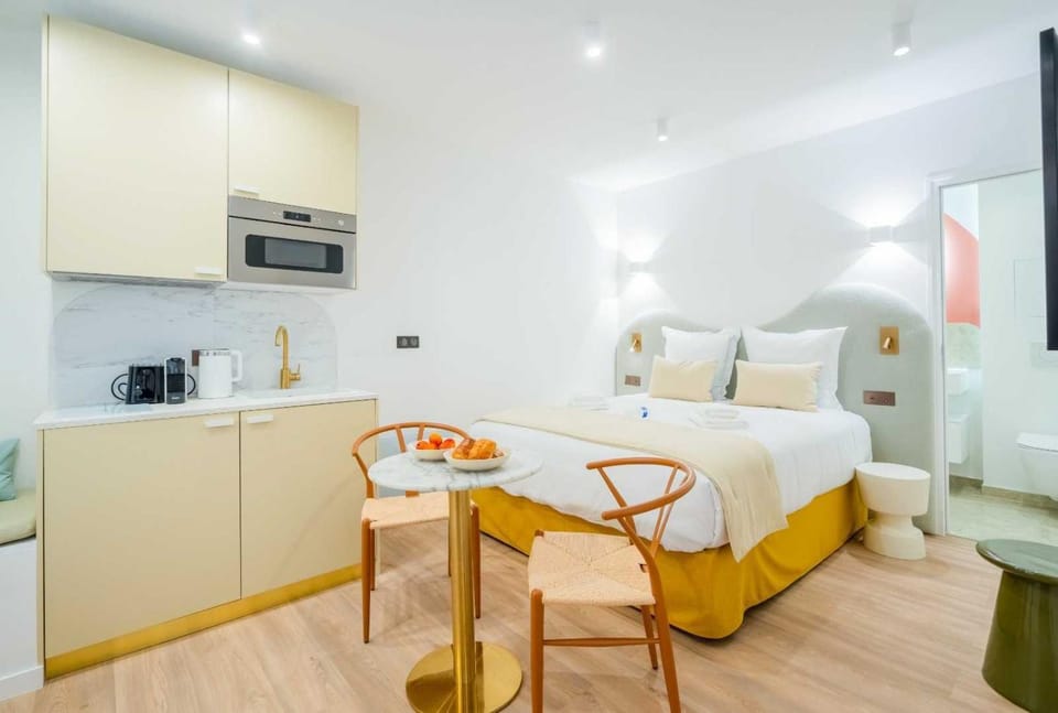 Kitchen or kitchenette, Bedroom