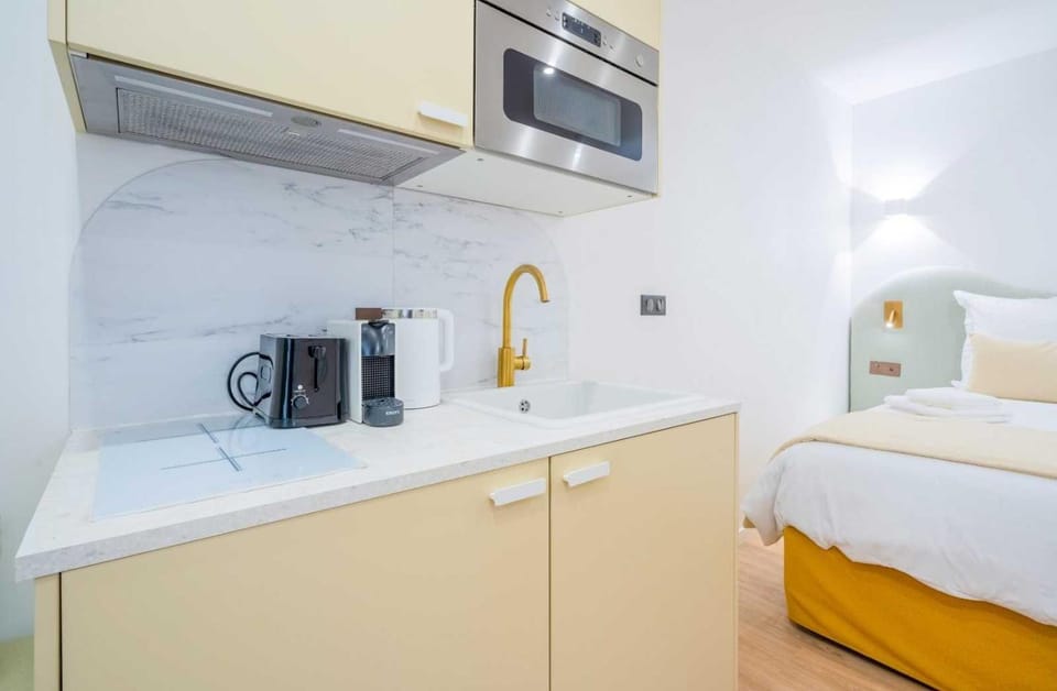 Kitchen or kitchenette, Bedroom