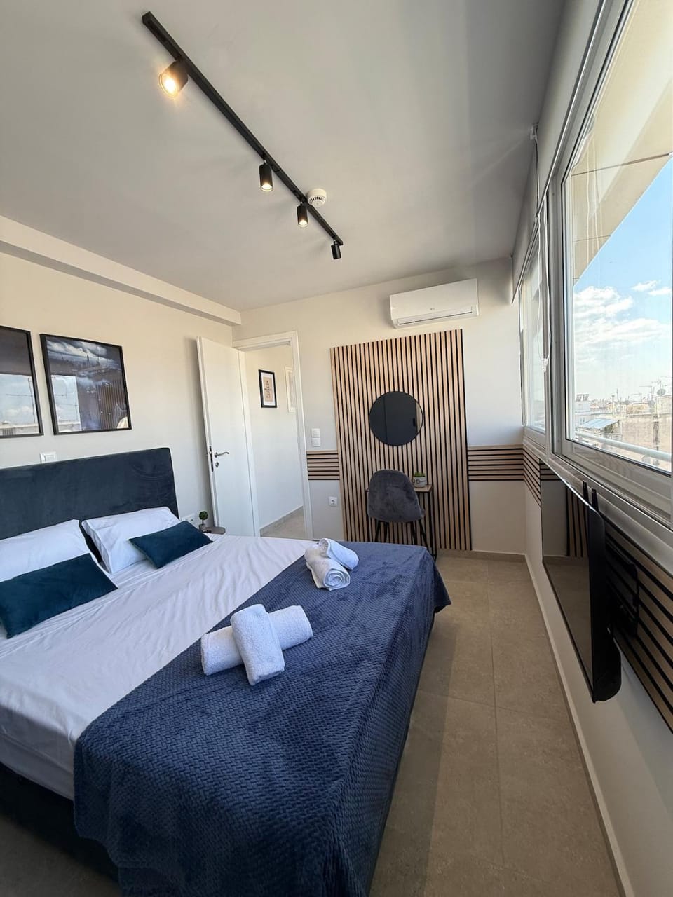 Bright 6th Floor Apartment Steps from Metro Apartment in Athens