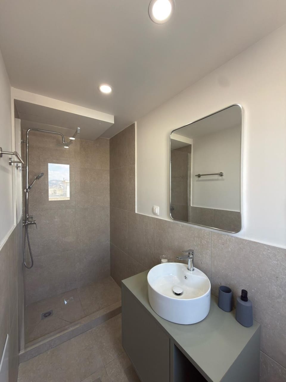 Bright 6th Floor Apartment Steps from Metro Apartment in Athens