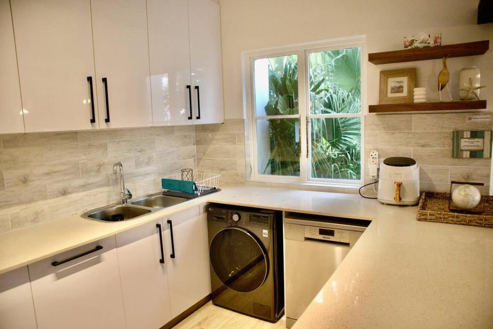The Istana, Santorini estate Apartment in Dolphin Coast