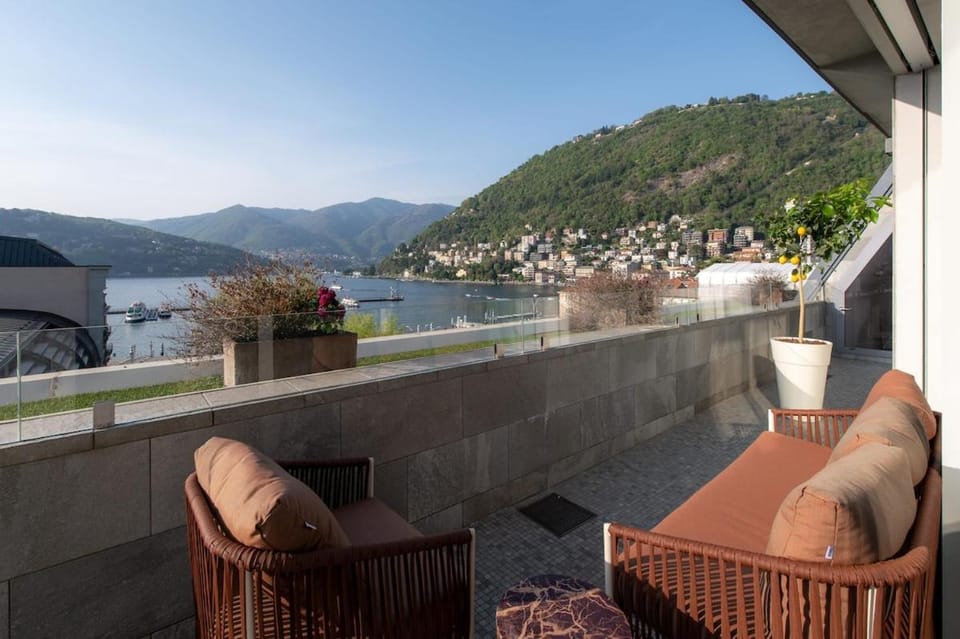 Royal Lakeview Penthouse by Aura Luxury Collection Apartment in Como