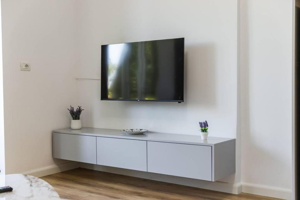Central Tirana 1BR Apartment Near Main Square by PikHost Apartment in Tirana