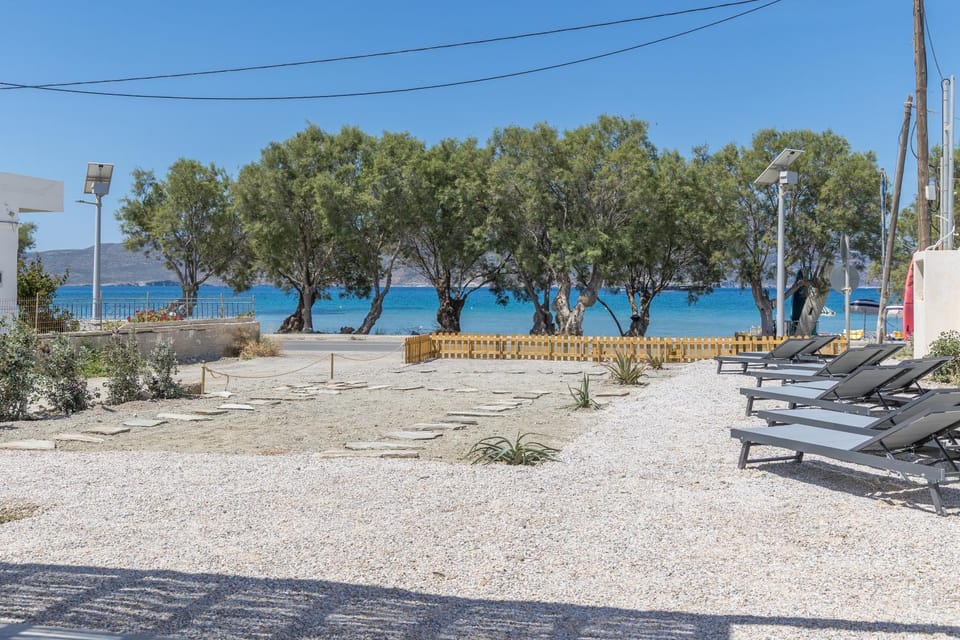 Alia Vourla Suites Apartment in Milos