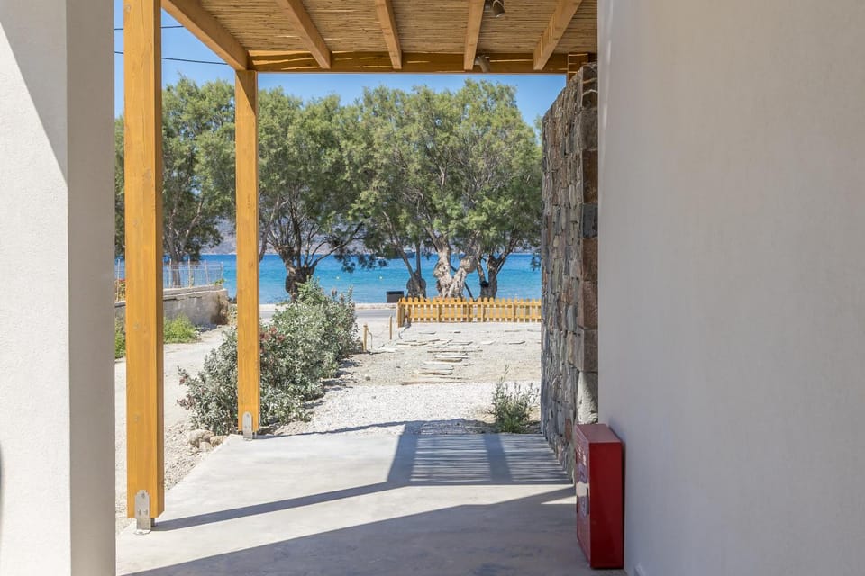 Alia Vourla Suites Apartment in Milos