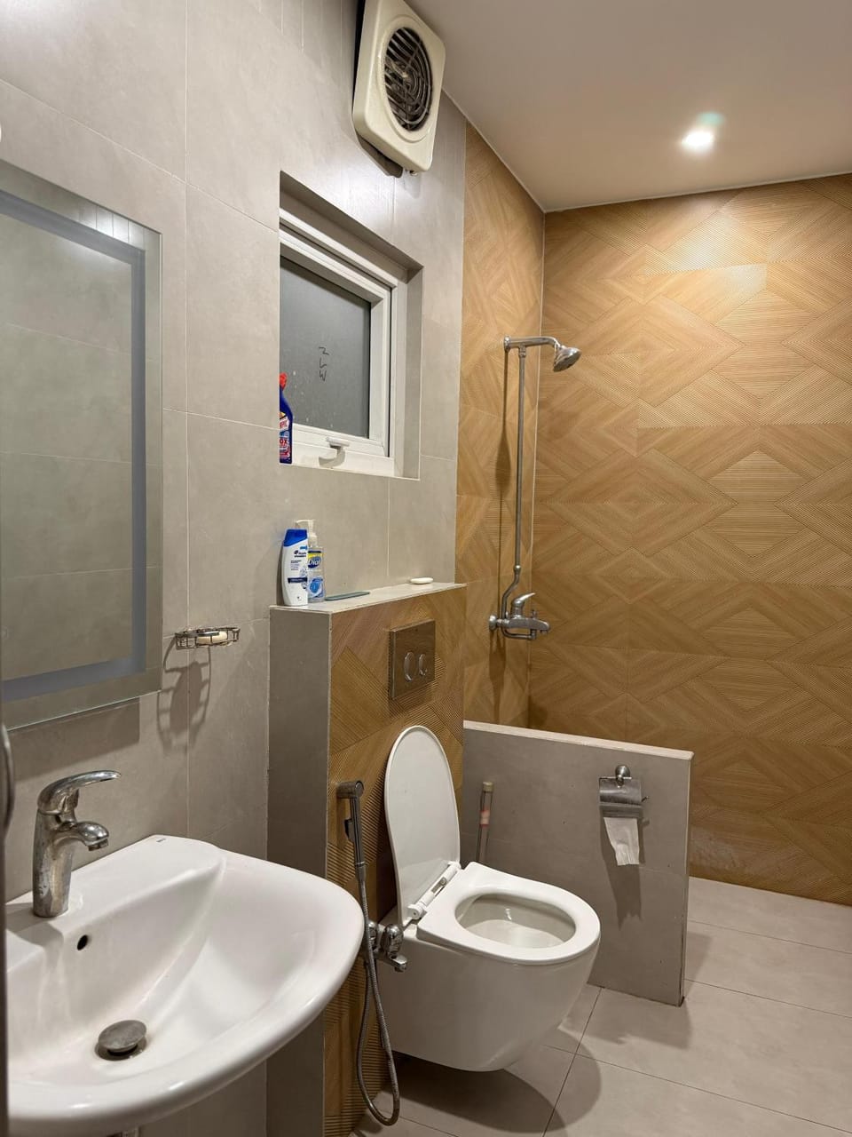 Hilton suit 2BHK apartment garden view Hotel in Punjab