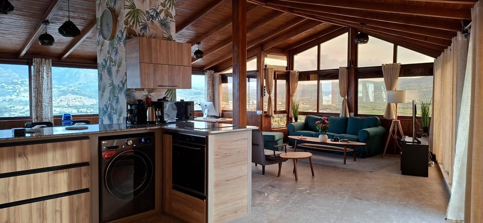 Facade/entrance, Kitchen or kitchenette, Living room, Seating area, Dining area, minibar, oven, pet friendly, stove