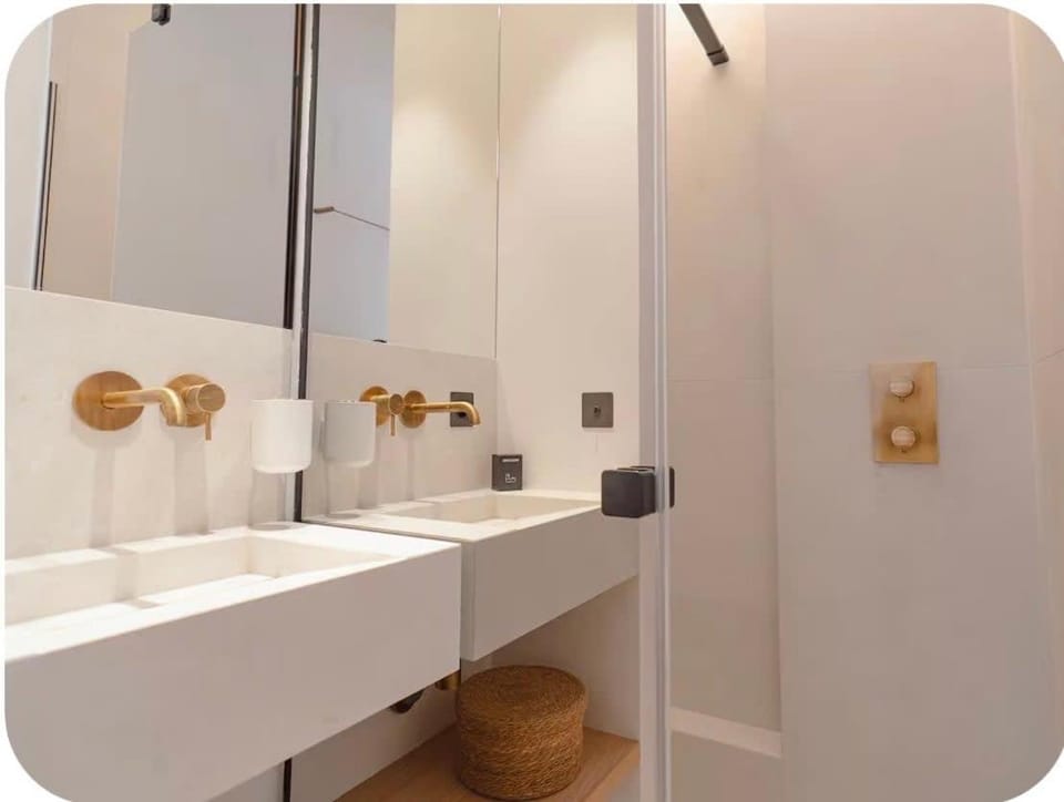 Le Clocher l Vieux village l Shellter-Rentals Apartment in Saint-Tropez