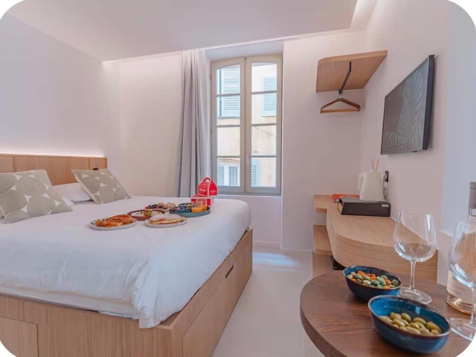 Le Clocher l Vieux village l Shellter-Rentals Apartment in Saint-Tropez