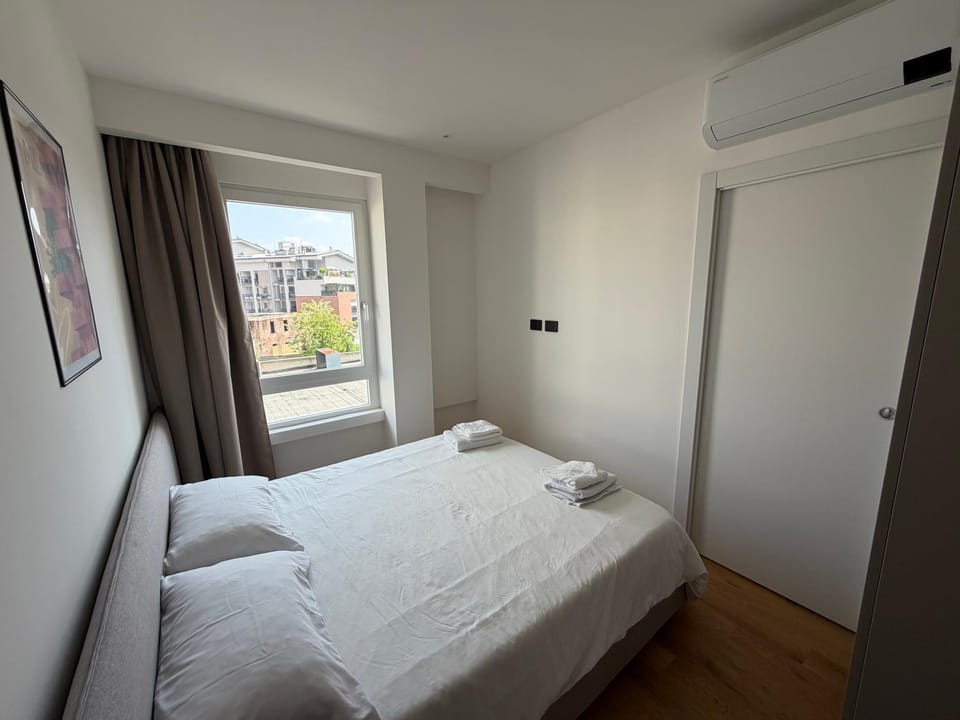 Bed, Photo of the whole room, Bedroom, internet, wardrobe