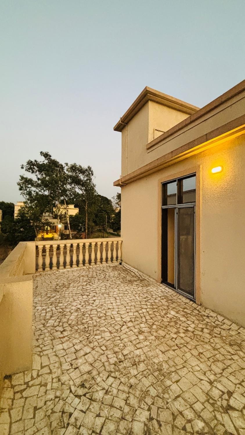 Spacious 3bhk villa with Private Lake Villa in Maharashtra