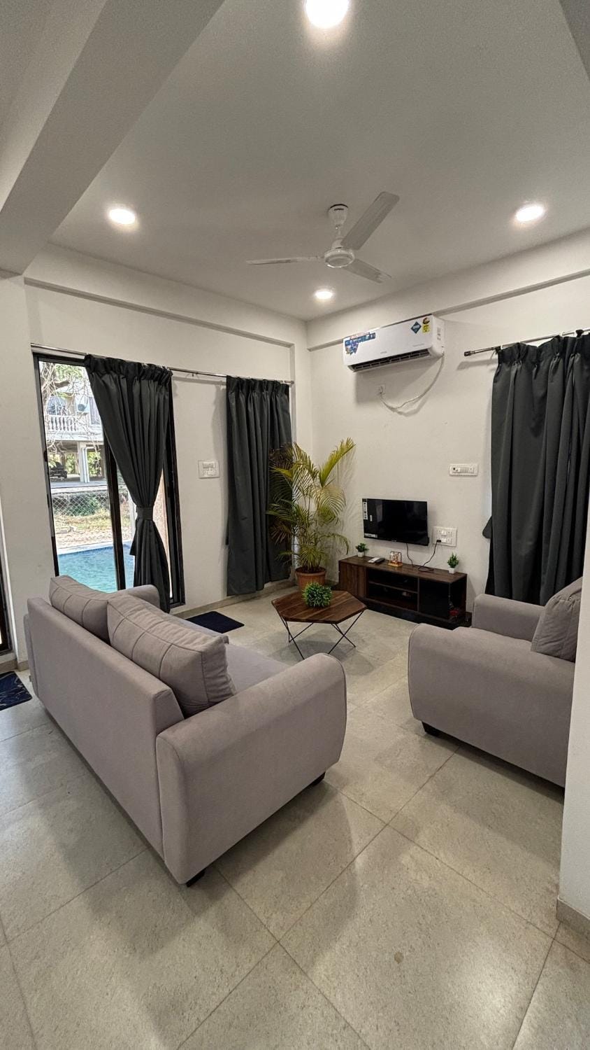 Spacious 3bhk villa with Private Lake Villa in Maharashtra