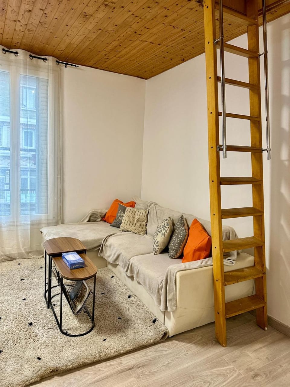 Bright Paris Apartment Separate Bedroom and Living Room Apartment in Clichy