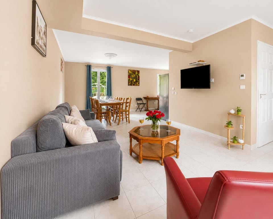 Communal lounge/ TV room, TV and multimedia, Living room