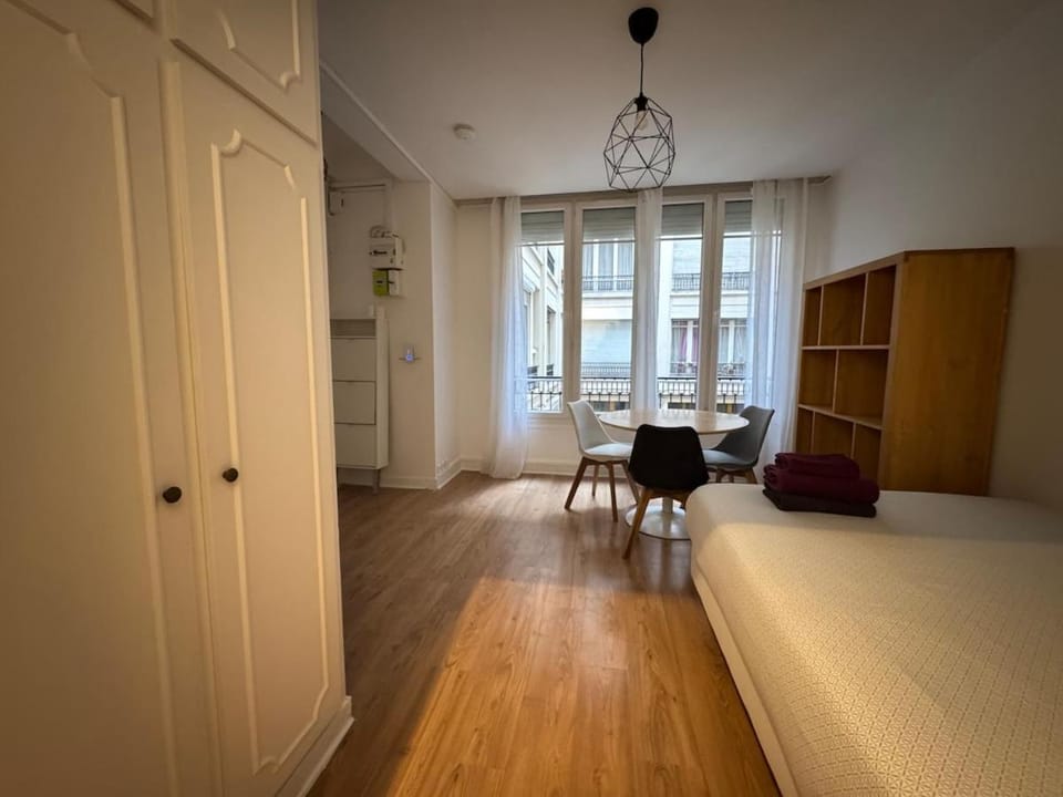 Montmartre charmant studio Apartment in Paris