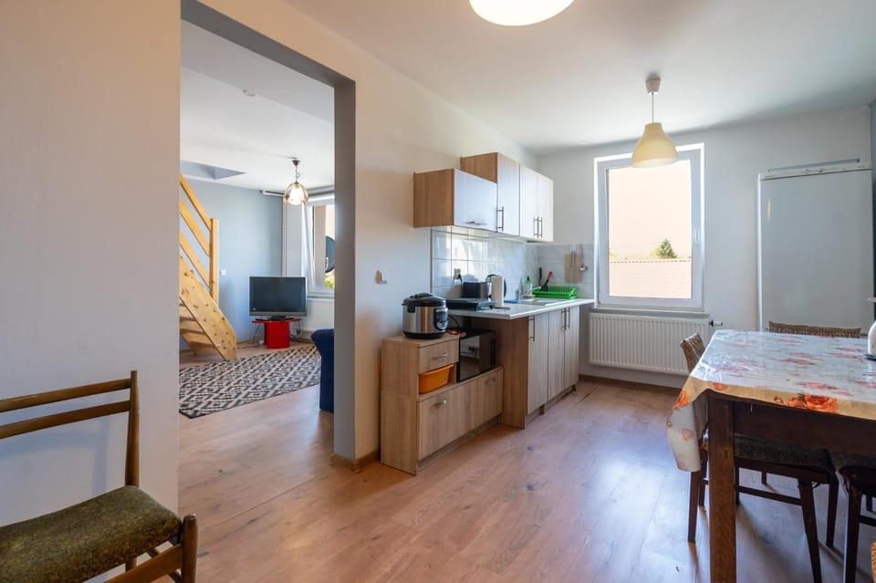 Kitchen or kitchenette, Seating area, Dining area, oven, stove