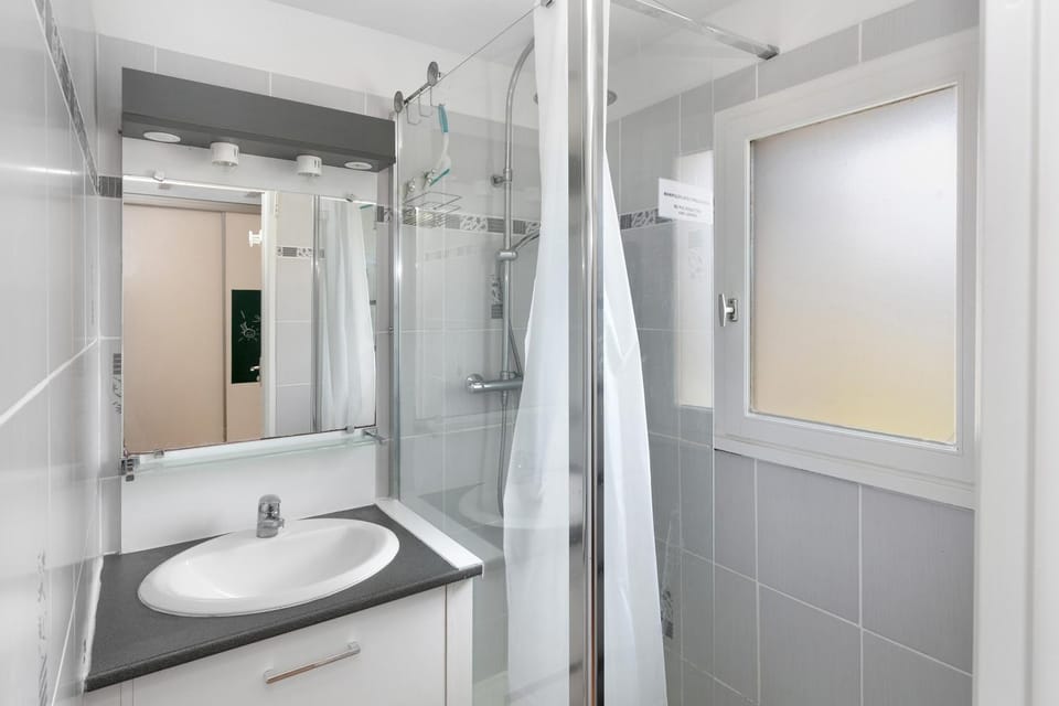 Bathroom, Living room