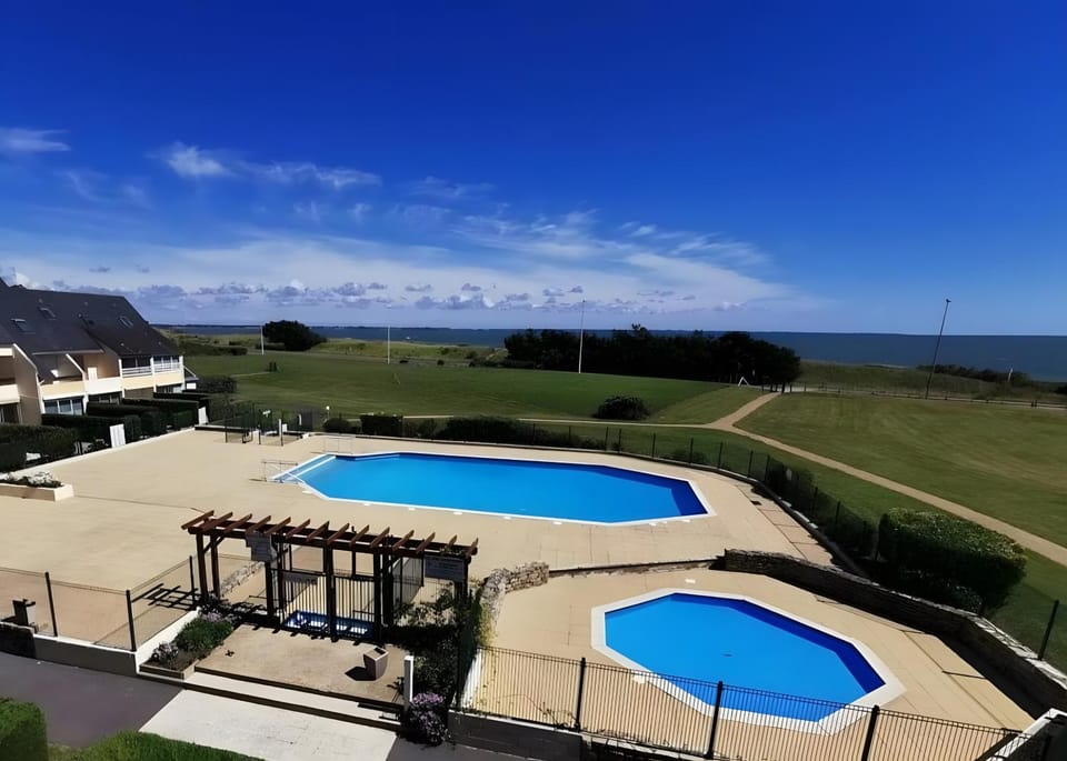 Property building, Swimming pool
