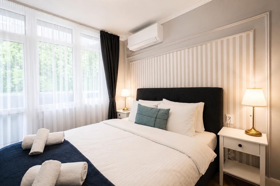 Bed, Bedroom, air conditioner