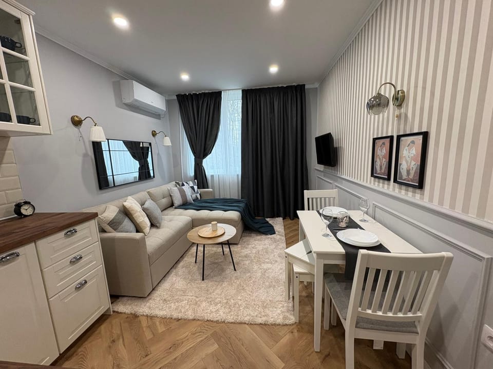 Living room, Seating area, Dining area