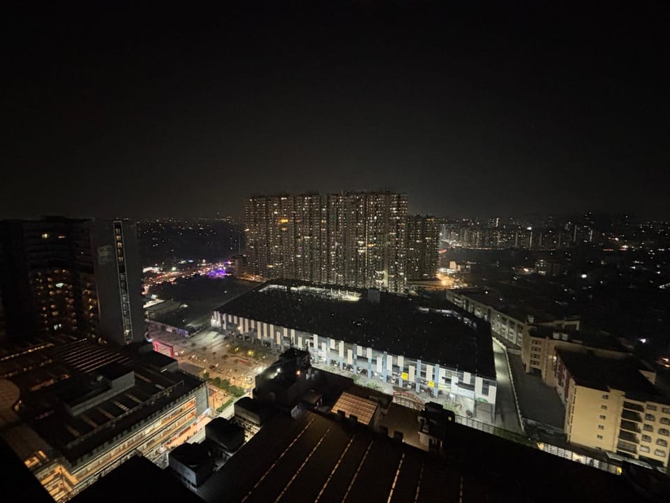 THE CITYLIGHTS STAY Gaur City Mall Apartment in Noida