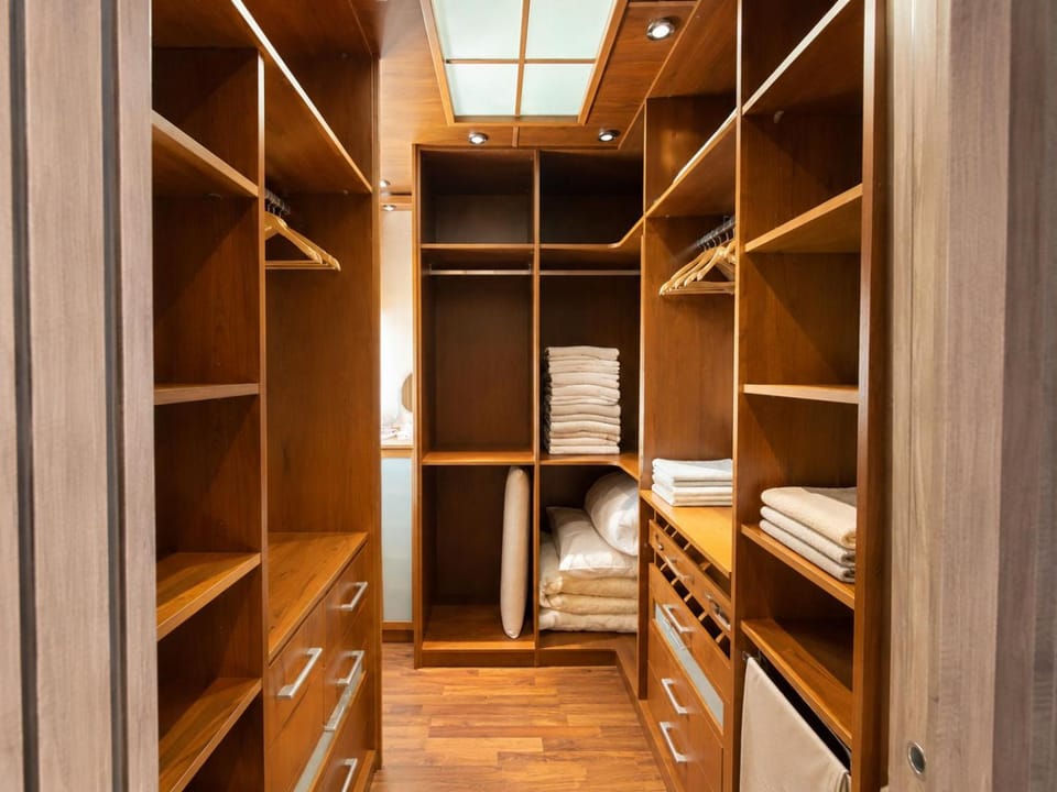Bedroom, wardrobe