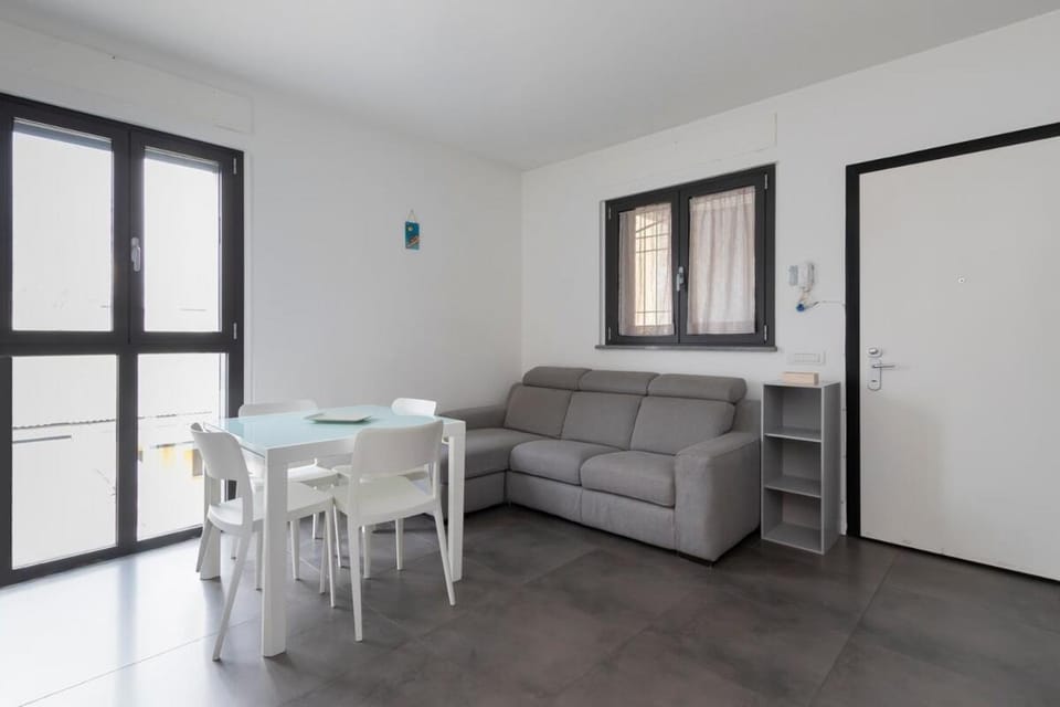 Xenia Milano - 2 rooms apt in Via Ampola 5 Apartment in Milan