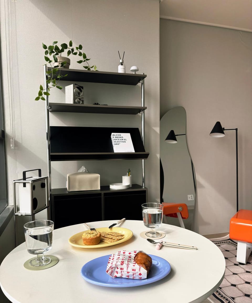 Seating area, Dining area