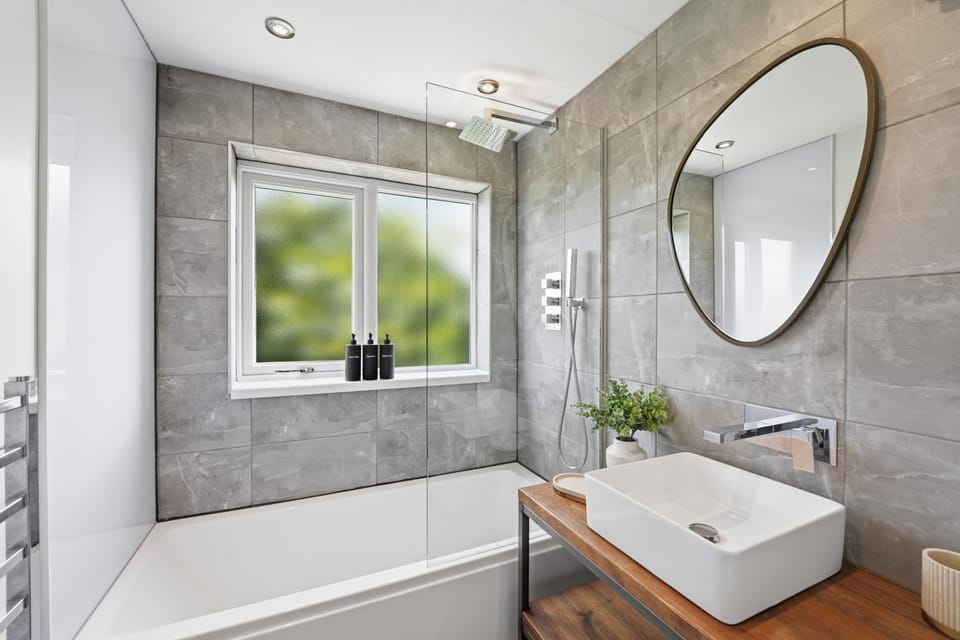 Modern 2BR, work stays, off road parking House in Nottingham
