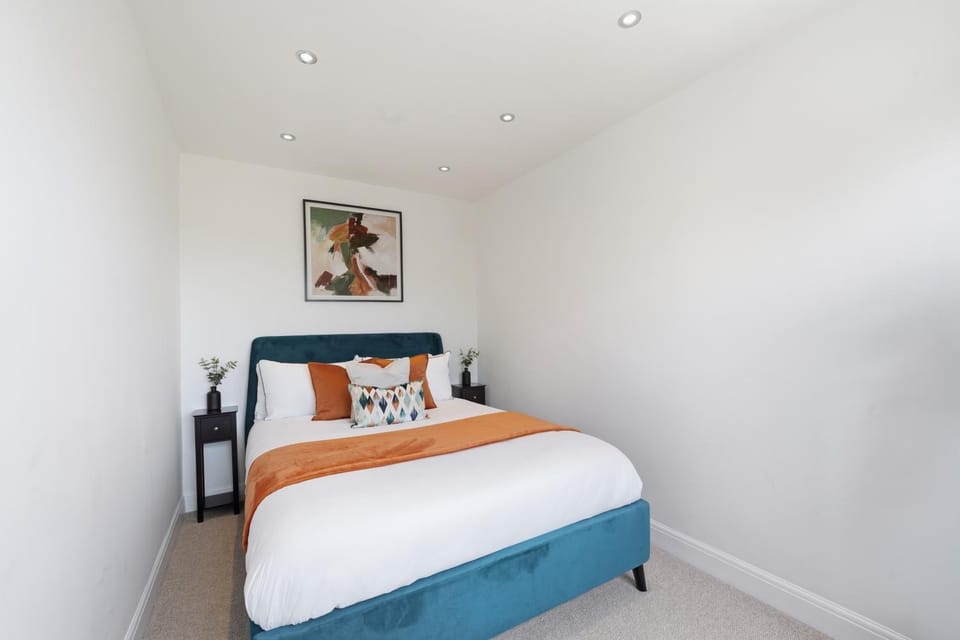 Modern 2BR, work stays, off road parking House in Nottingham