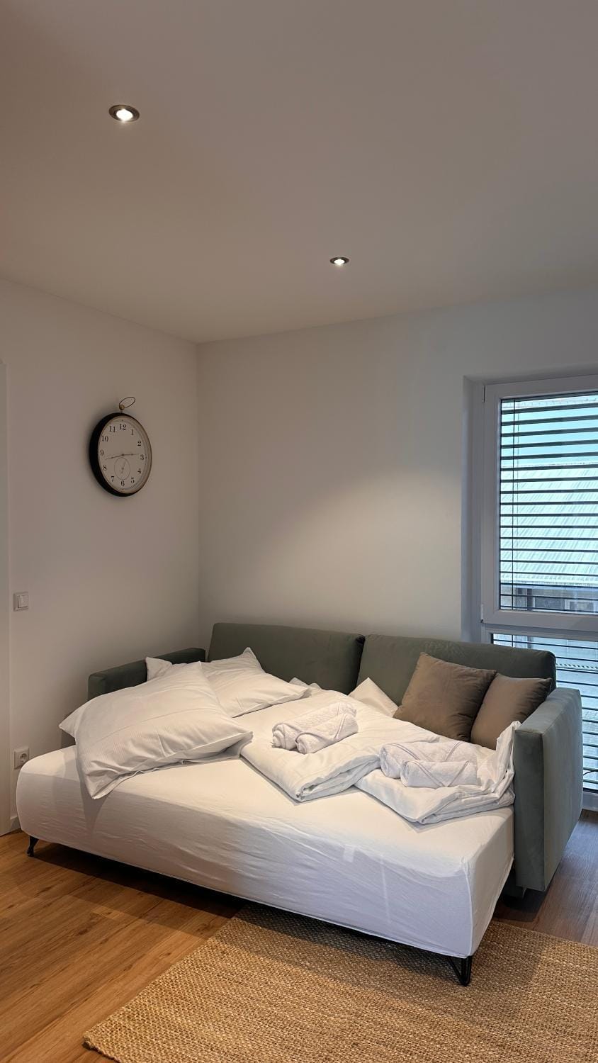 Bed, Living room, Photo of the whole room, Seating area, towels