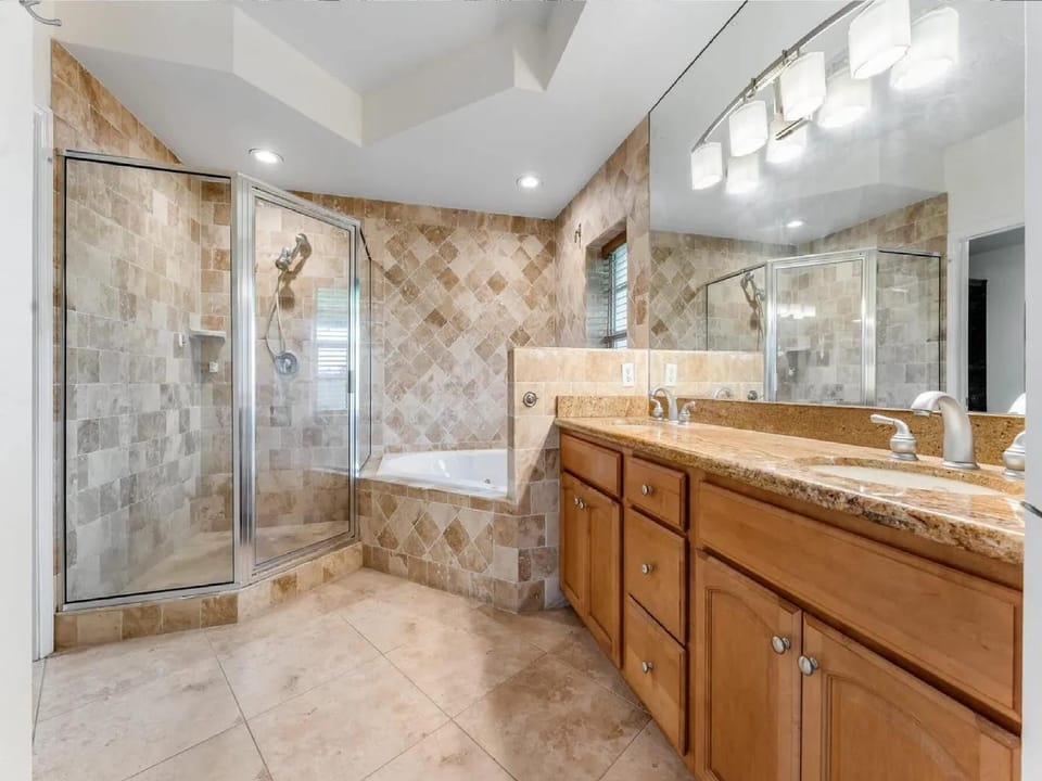 Elegant Waterfront Corner Residence Apartment in Stock Island