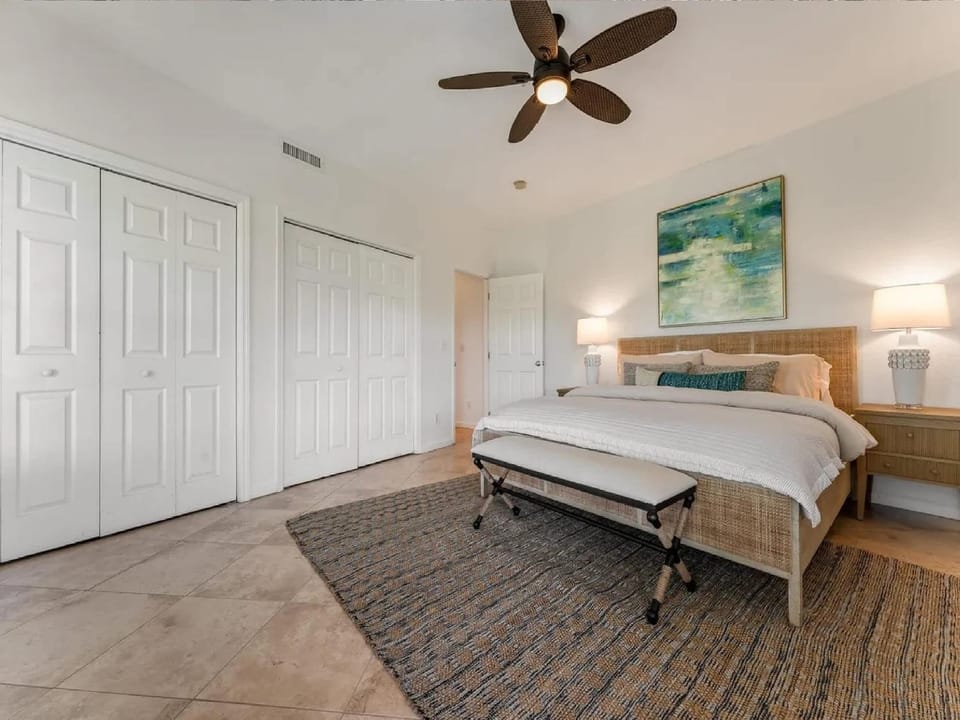 Elegant Waterfront Corner Residence Apartment in Stock Island