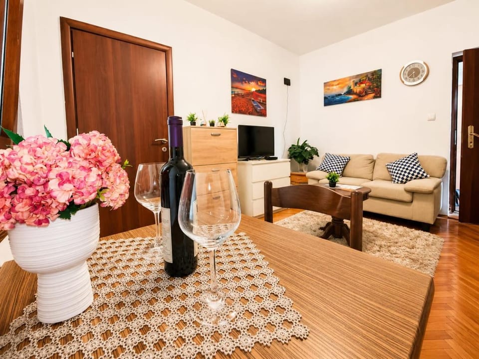 Apartman Jadran Private Parking Apartment in Dobrota