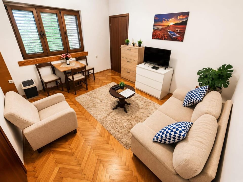 Apartman Jadran Private Parking Apartment in Dobrota
