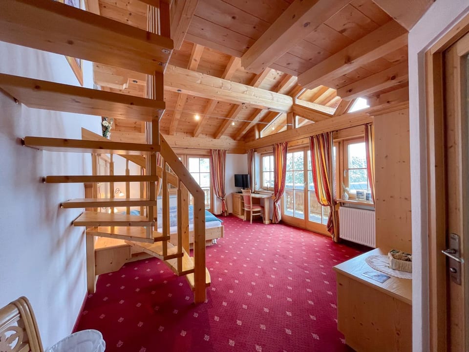 Shower, Toilet, Bed, View (from property/room), Balcony/Terrace, Photo of the whole room, Bedroom, Mountain view, Buffet breakfast