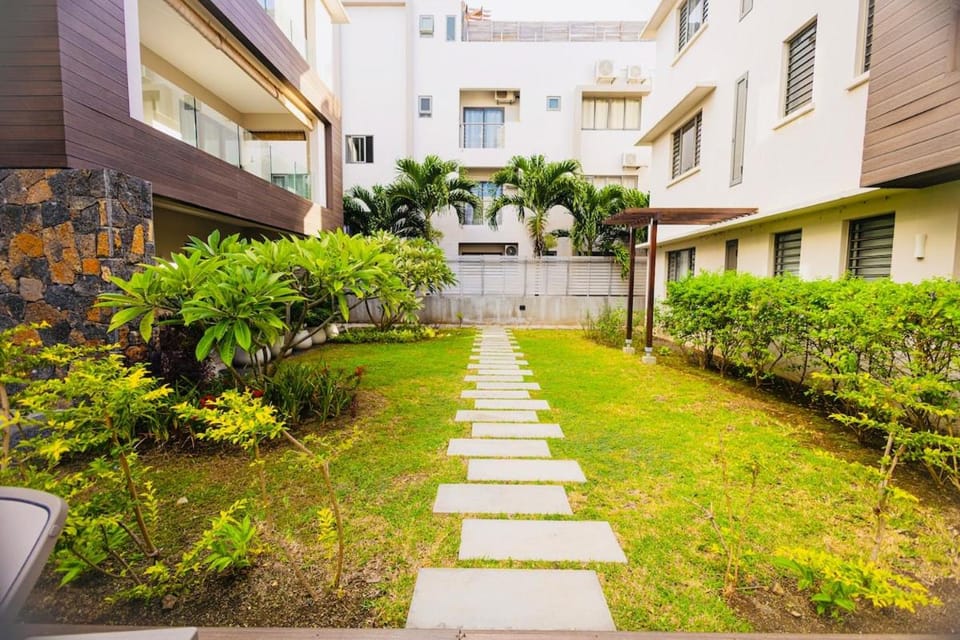 Grand Bay, Lux Perybere Beach apt, Pool, Lift Apartment in Grand Baie