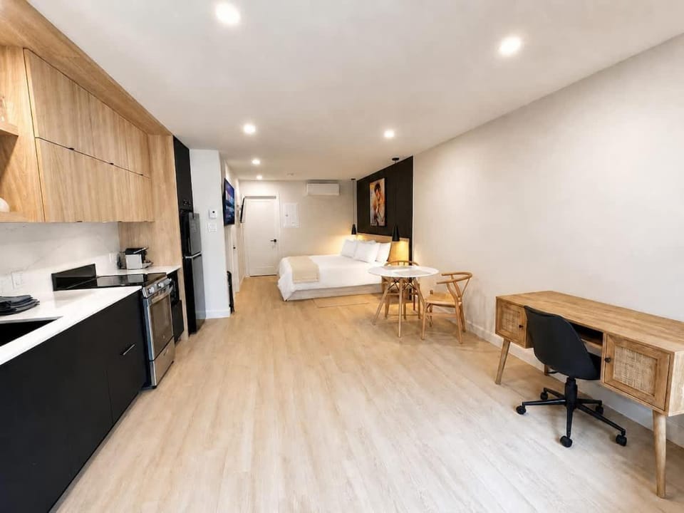 Studio Elvis with AC 5 min downtown Unit 9 Apartment in Quebec City