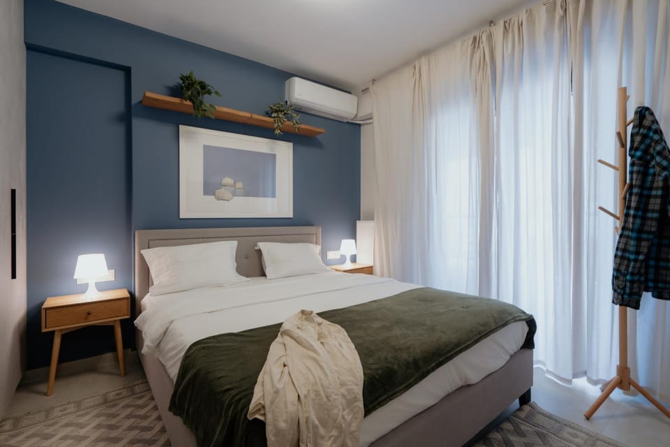 1BR Brand New Suite, Private Parking, Near Metro Apartment in Kallithea