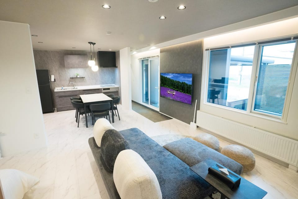 Kitchen or kitchenette, Living room