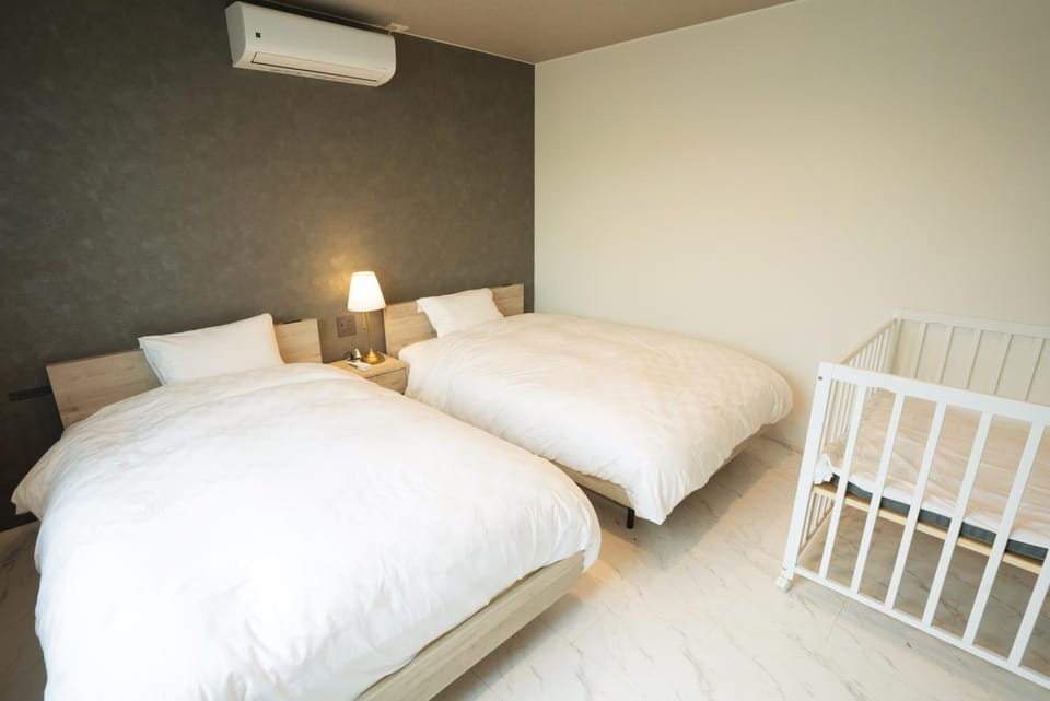 Bedroom, cot