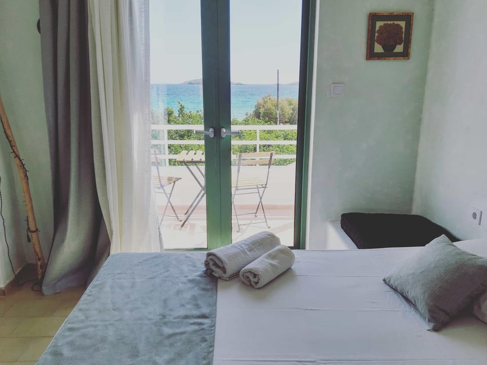 View (from property/room), Balcony/Terrace, Bedroom, Sea view