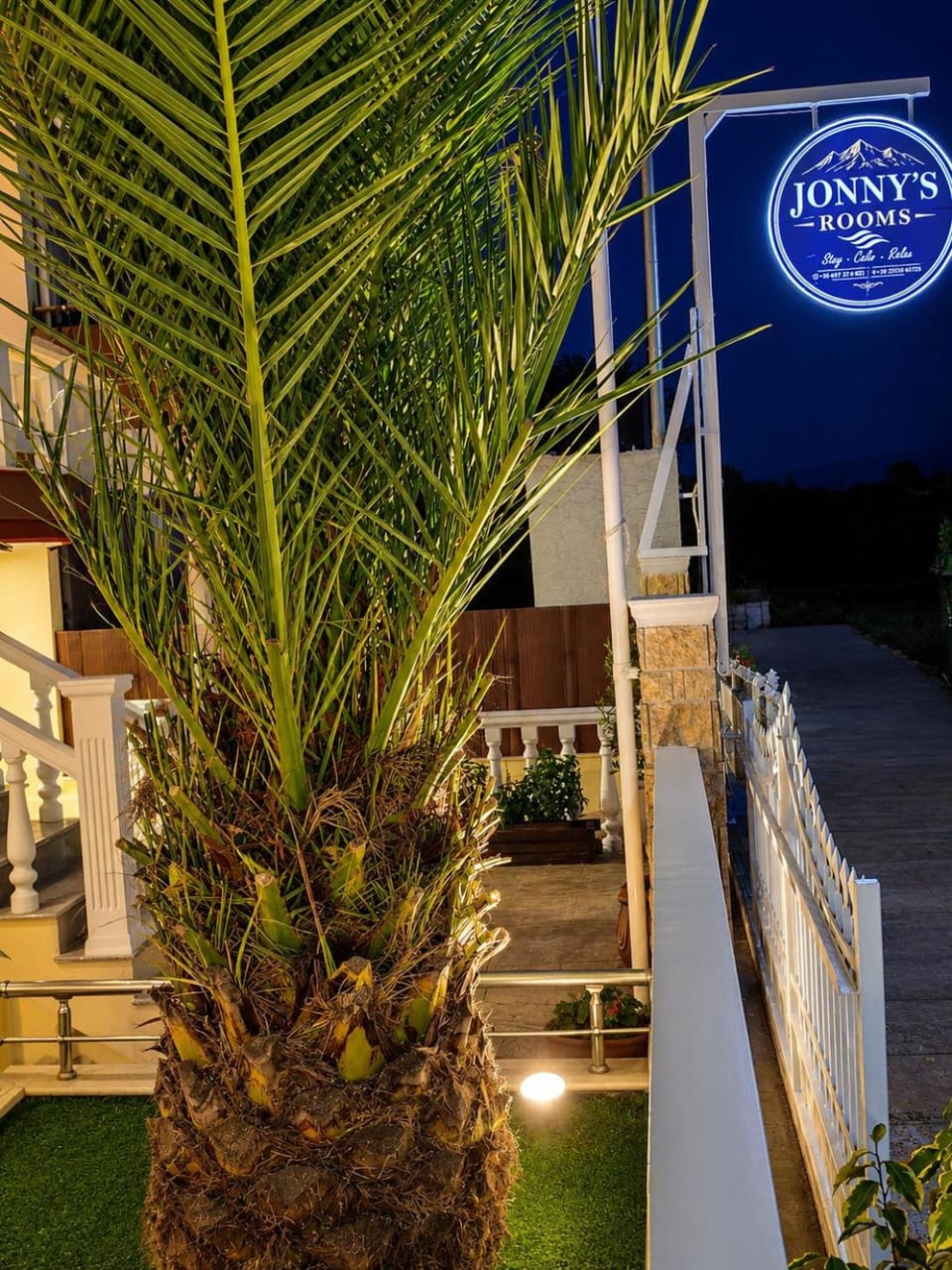 Property building, Facade/entrance, Night, Property logo or sign, Garden, Logo/Certificate/Sign, Street view