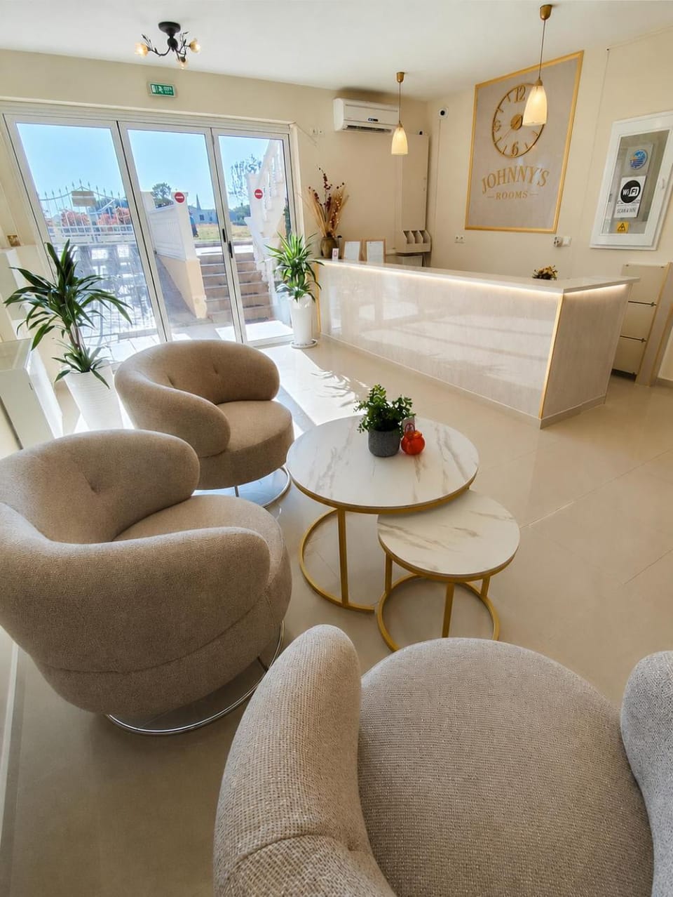 Communal lounge/ TV room, Lobby or reception, Seating area, air conditioner
