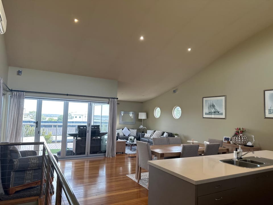 Kitchen or kitchenette, Living room, Dining area