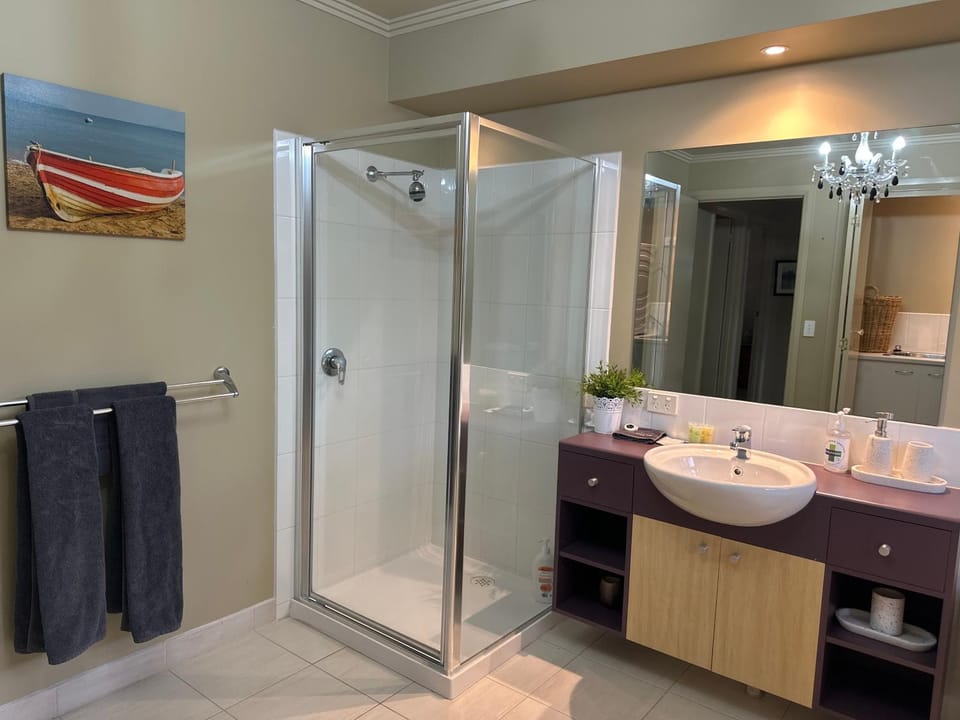 Shower, Bathroom, towels