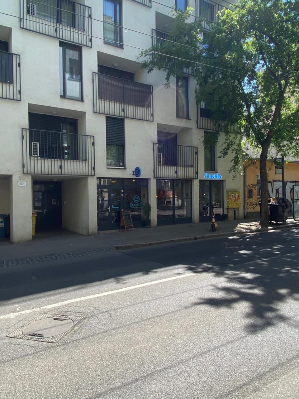 Property building, Restaurant/places to eat